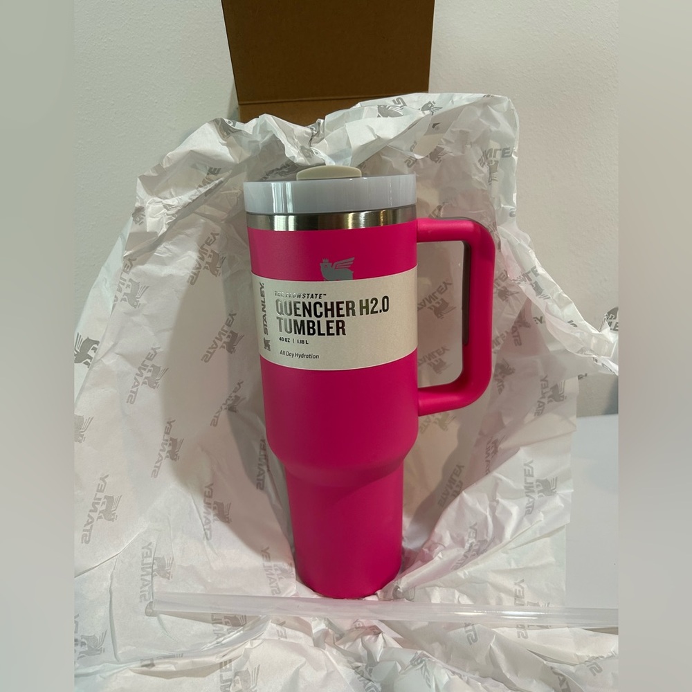 Stanley Quencher H2.0 FlowState 40 oz Tumbler Camelia Pink NWT w/ Box